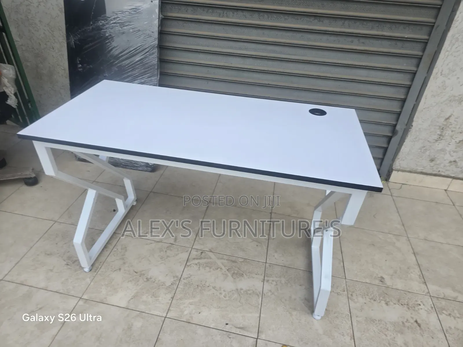 Executive Modern Office Desk With Metallic Frame