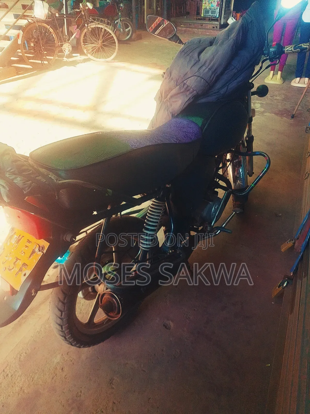 TVS HLX 125 2011 Red