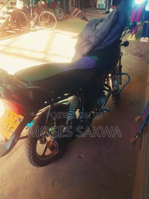 TVS HLX 125 2011 Red