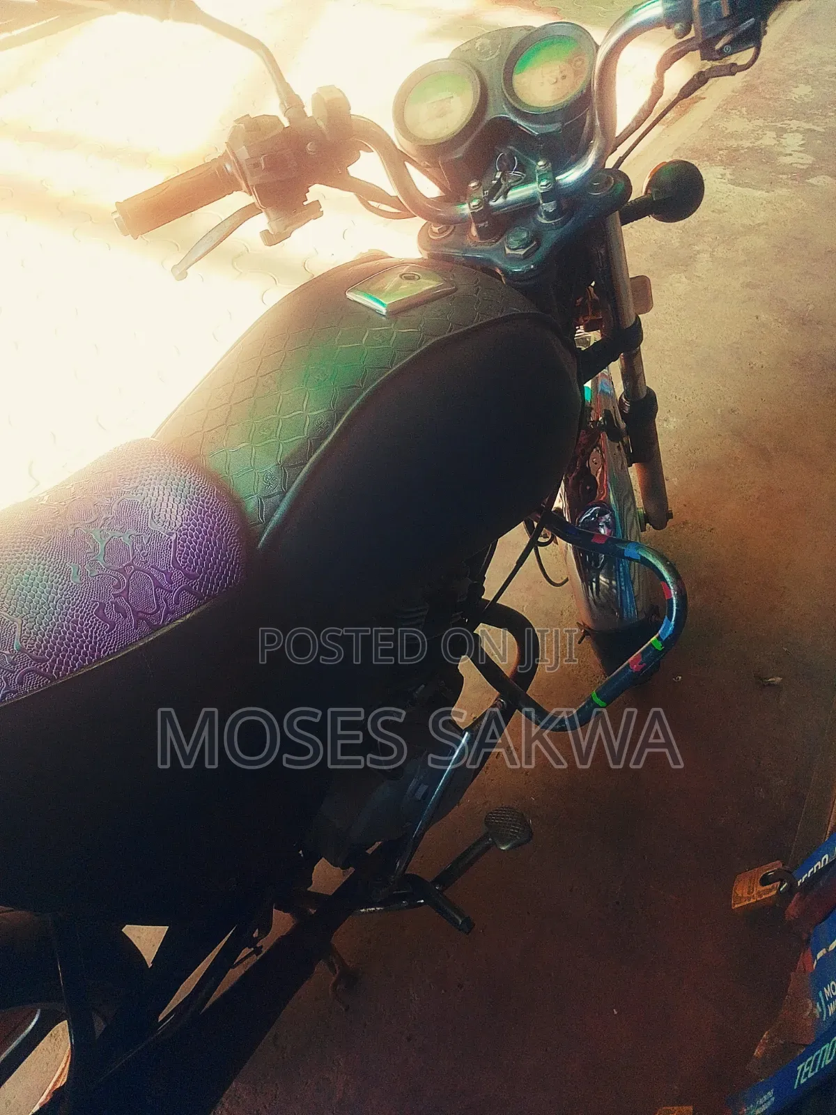 TVS HLX 125 2011 Red