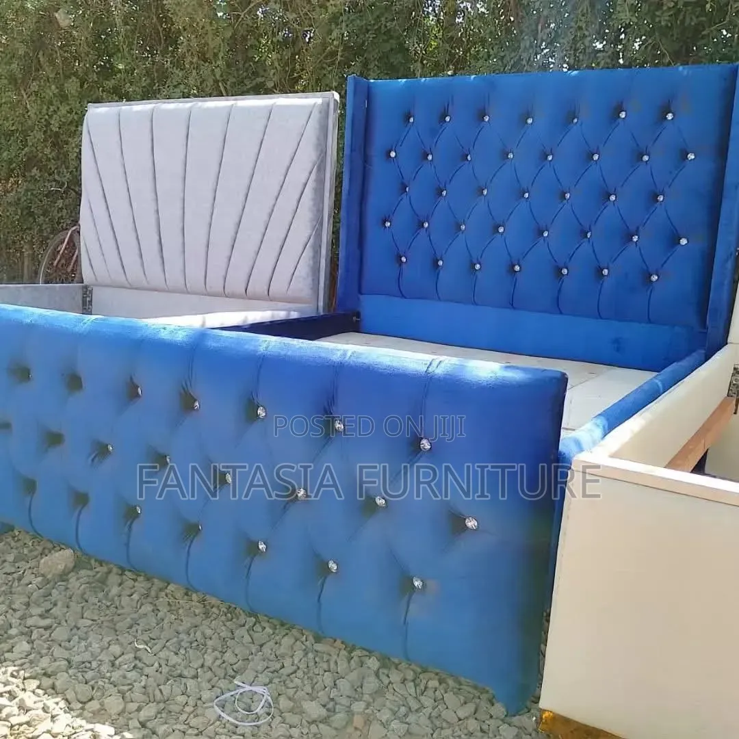 Chesterfield 5 by 6 Tufted Bed.