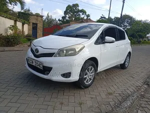 Toyota Vitz 1.0 FWD 5dr 2013 White