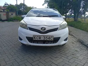 Toyota Vitz 1.0 FWD 5dr 2013 White
