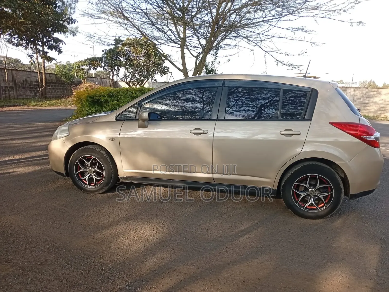 Nissan Tiida 2010 Brown