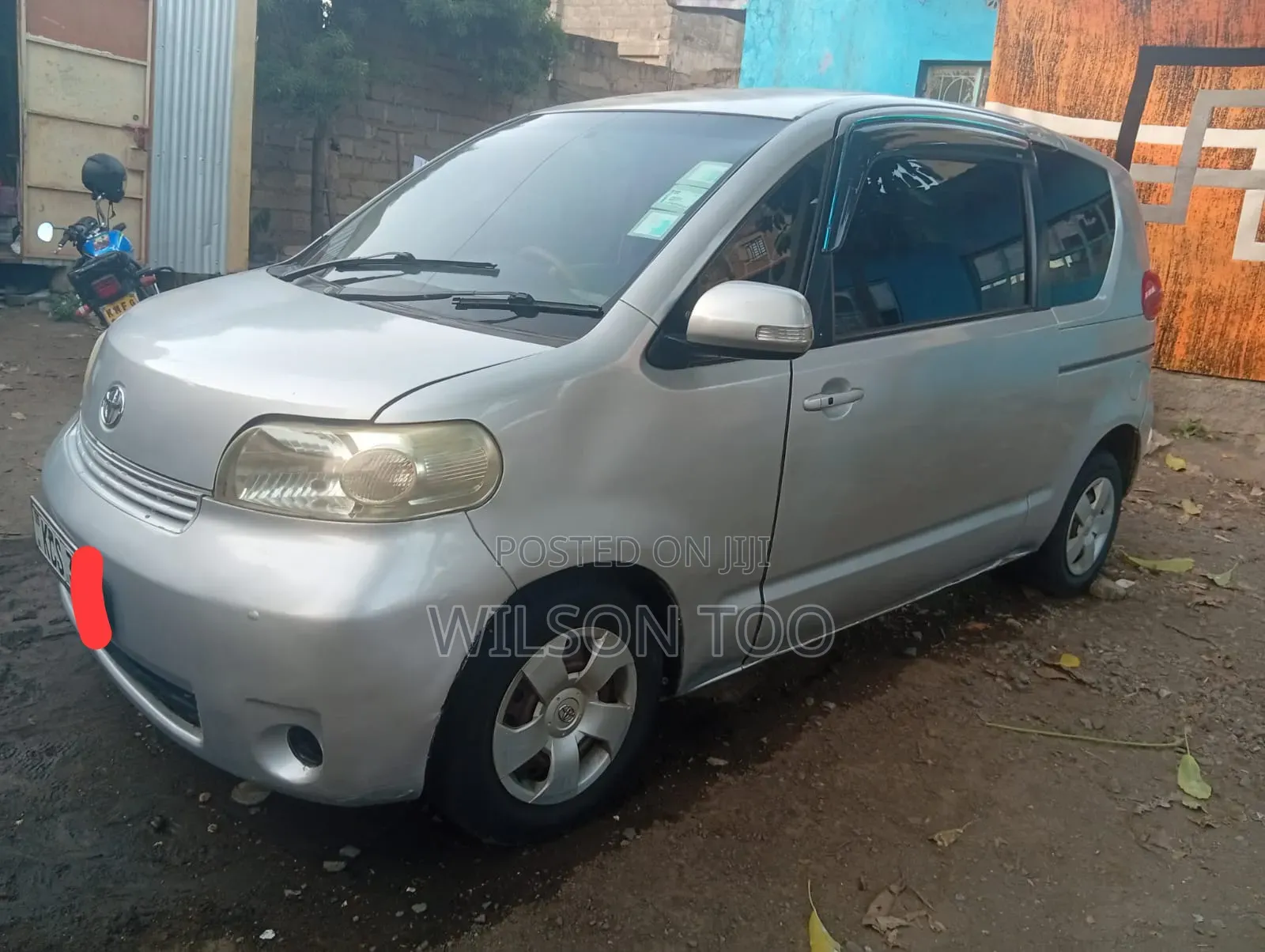 Toyota Porte 2011 Silver