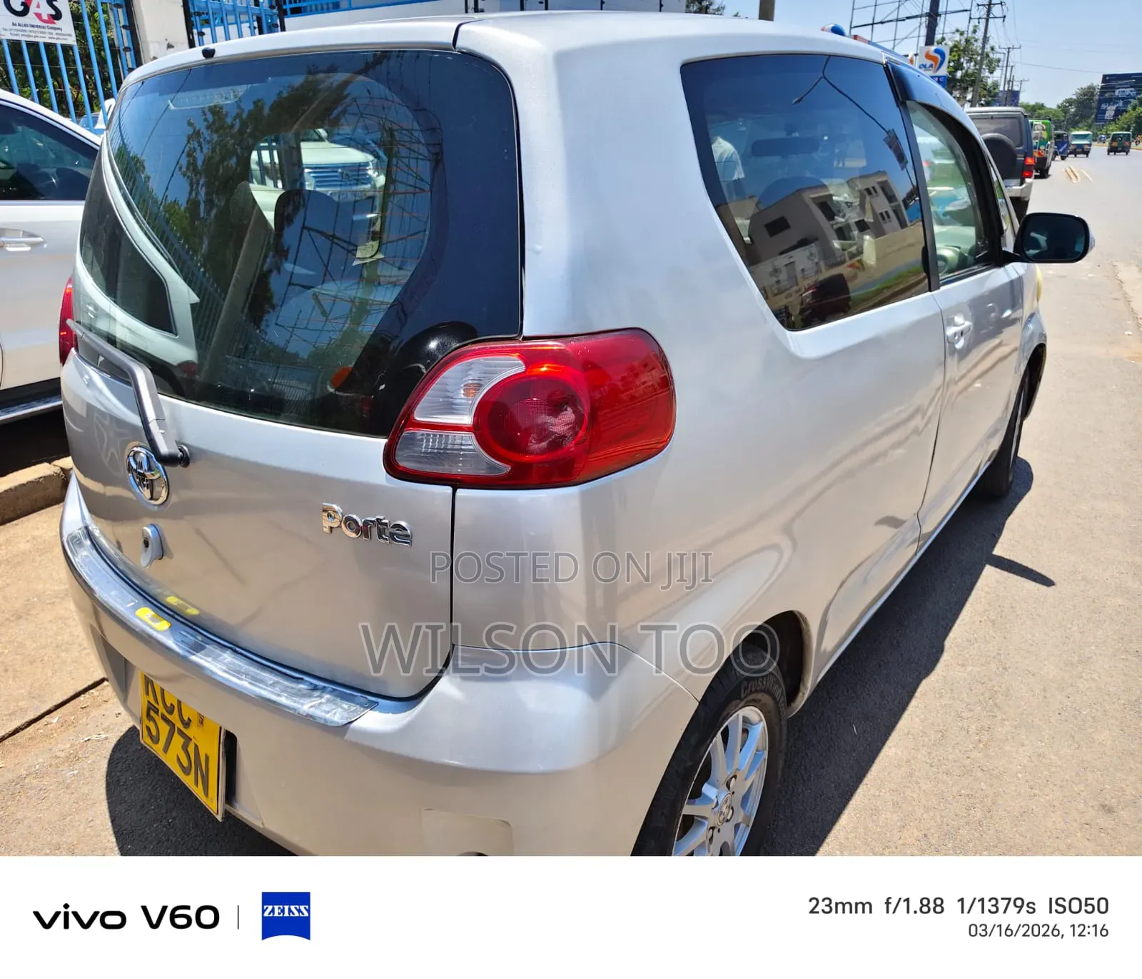 Toyota Porte 2011 Silver