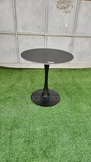 Black Round Café Table – Modern Restaurant, Office & Dining Table