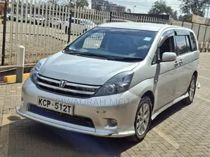 Toyota ISIS 2010 Silver