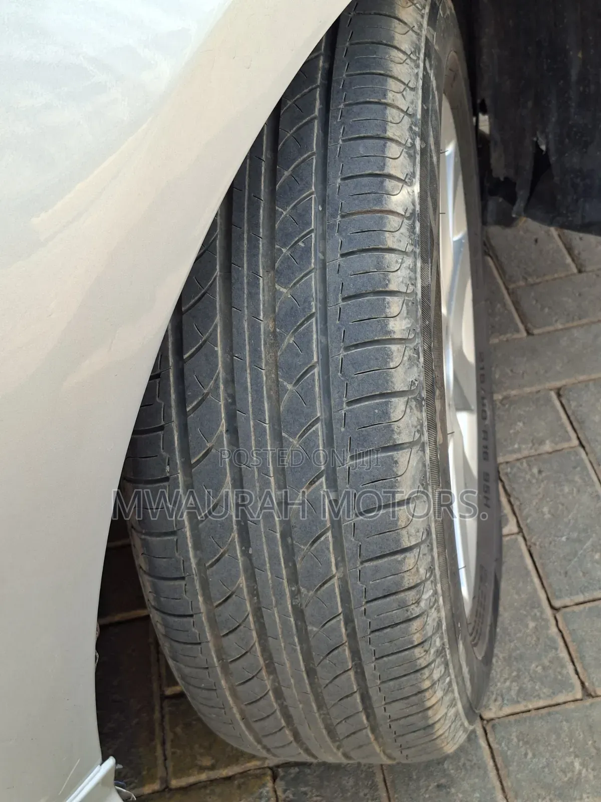 Toyota ISIS 2010 Silver
