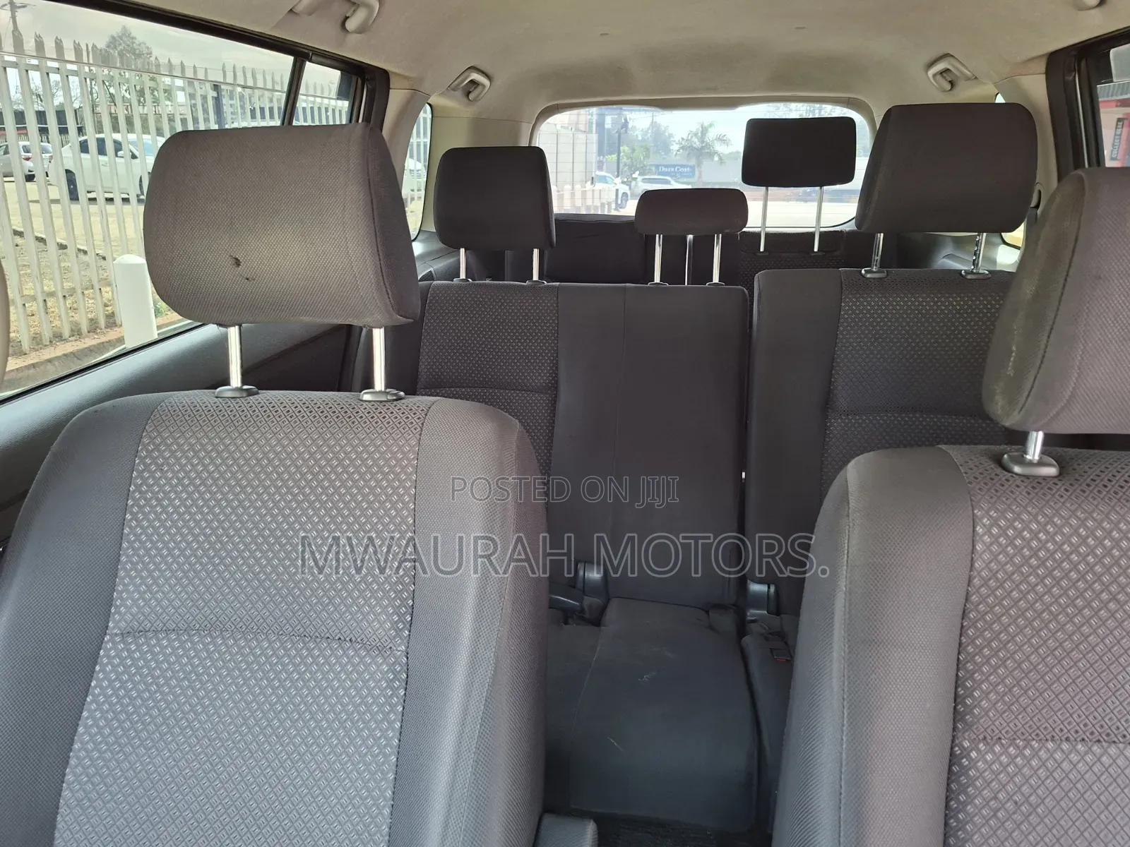 Toyota ISIS 2010 Silver