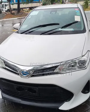 Toyota Corolla Fielder 1.5 Hybrid FWD 2019 White