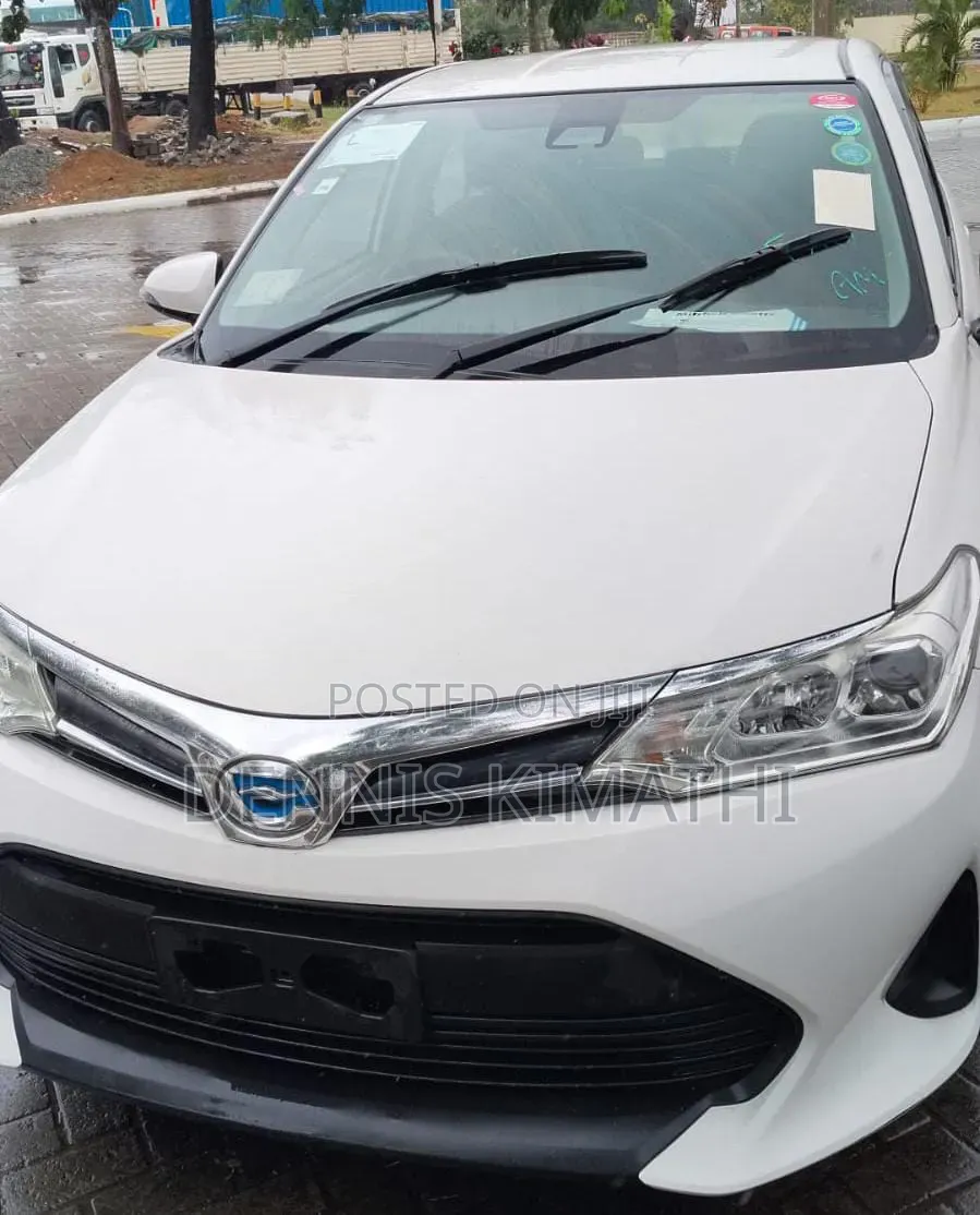 Toyota Corolla Fielder 1.5 Hybrid FWD 2019 White
