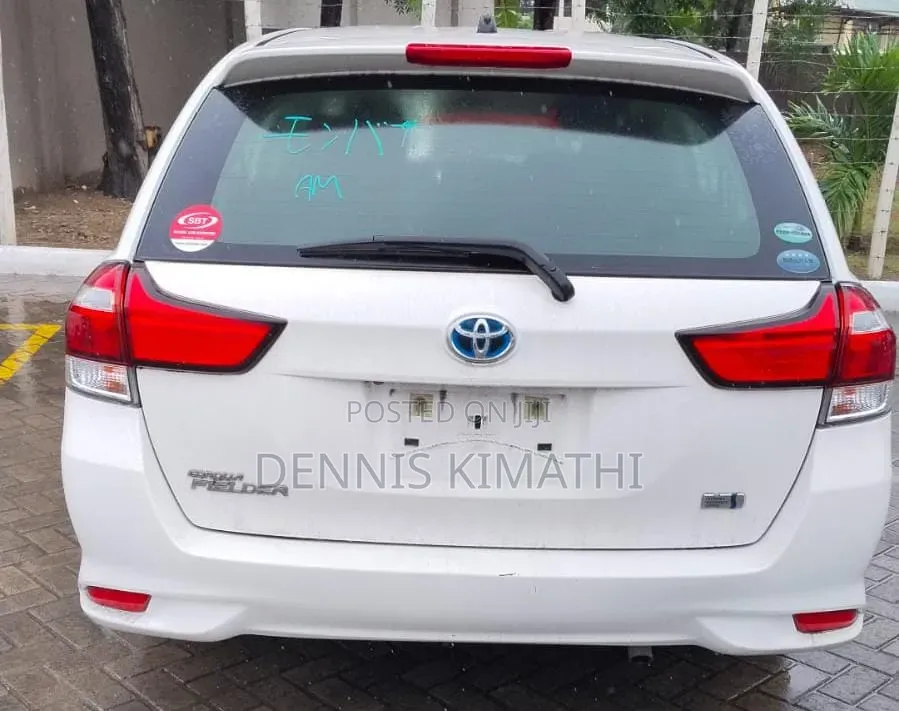 Toyota Corolla Fielder 1.5 Hybrid FWD 2019 White