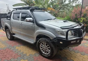 Toyota Hilux 2013 Gray