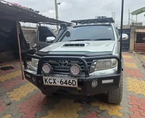 Toyota Hilux 2013 Gray