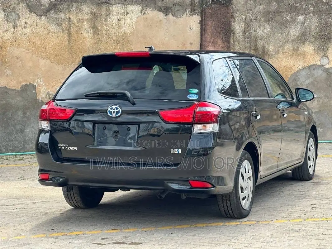 Toyota Corolla Fielder 1.5 Hybrid FWD 2019 Black