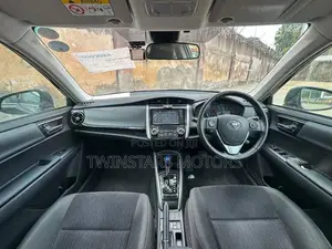 Toyota Corolla Fielder 1.5 Hybrid FWD 2019 Black