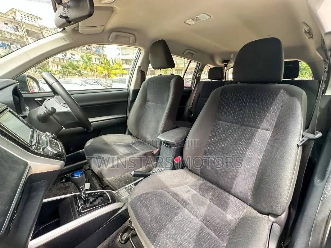 Toyota Corolla Fielder 1.5 Hybrid FWD 2019 Black