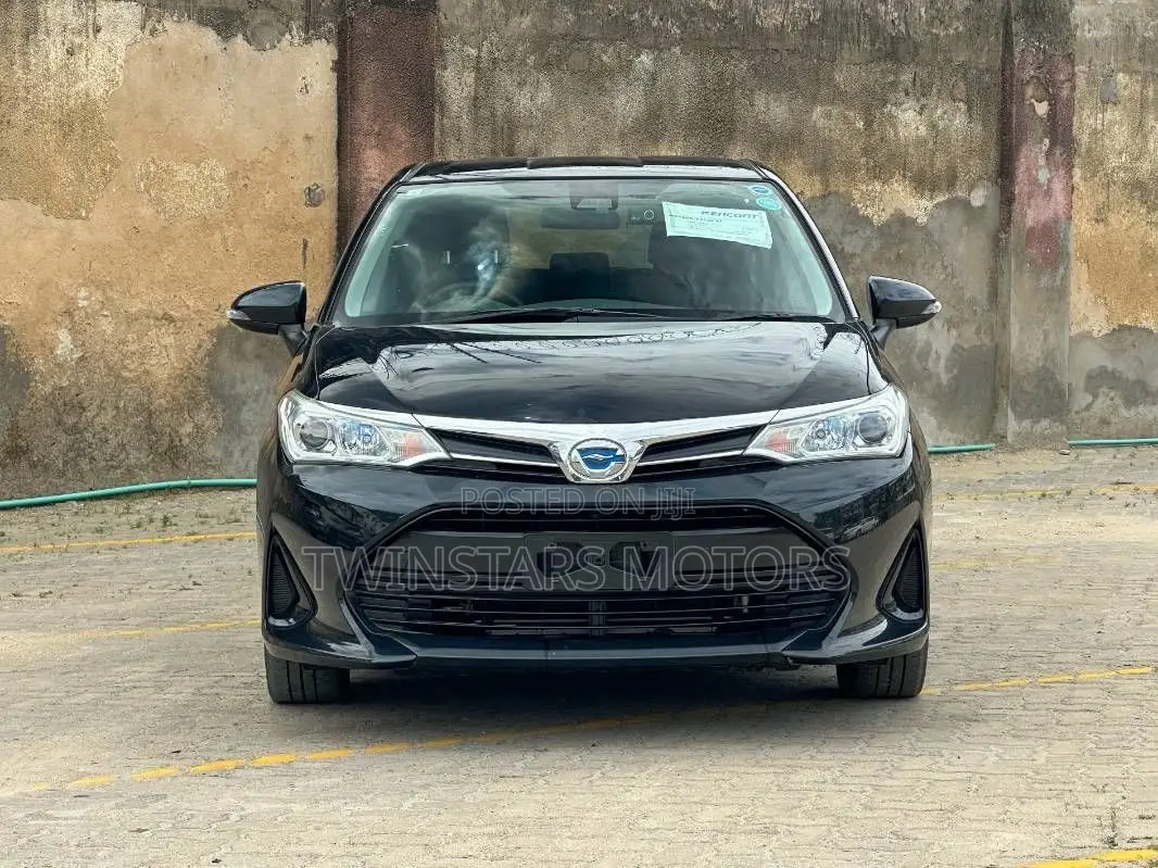 Toyota Corolla Fielder 1.5 Hybrid FWD 2019 Black