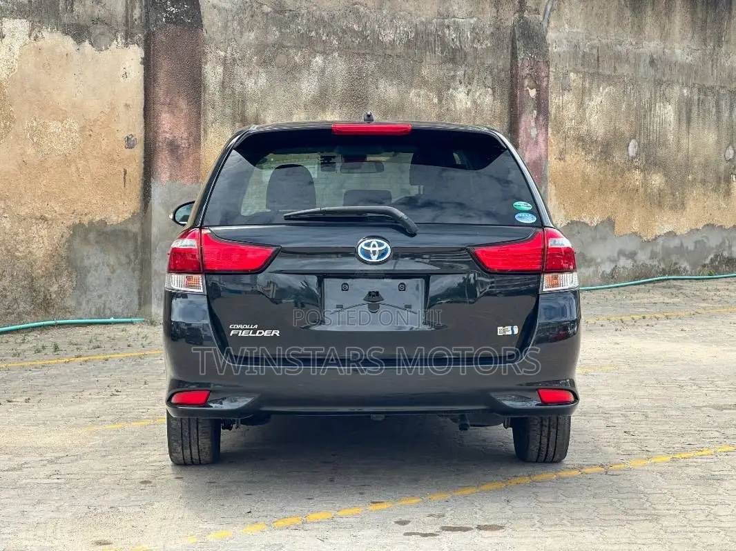 Toyota Corolla Fielder 1.5 Hybrid FWD 2019 Black