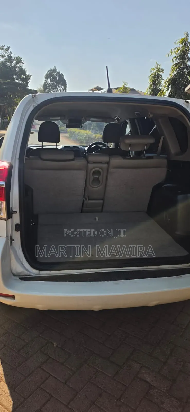 Toyota Vanguard 2012 White