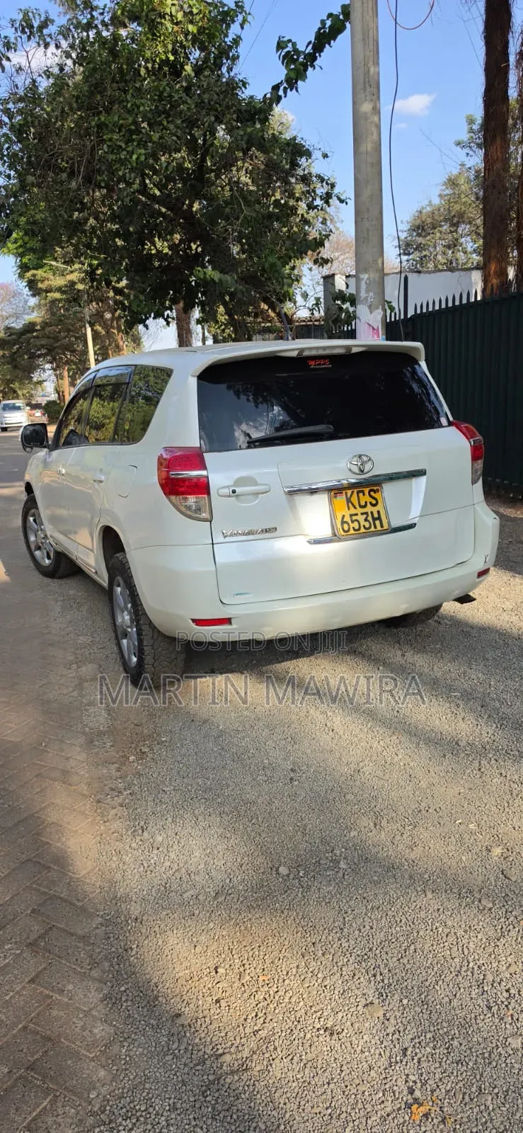 Toyota Vanguard 2012 White