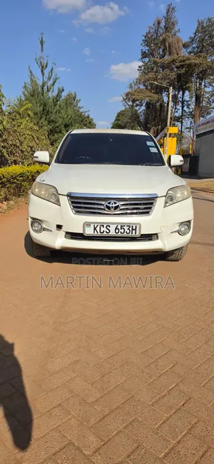 Toyota Vanguard 2012 White
