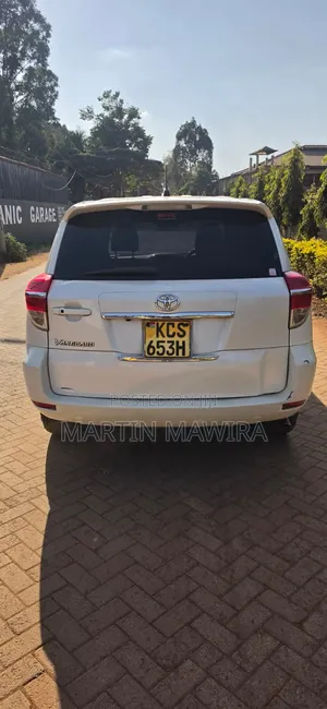 Toyota Vanguard 2012 White