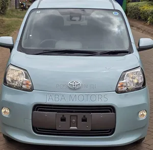 Toyota Porte 2020 Green