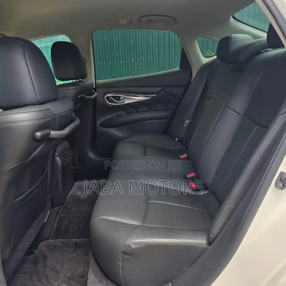 Nissan Fuga 2018 White