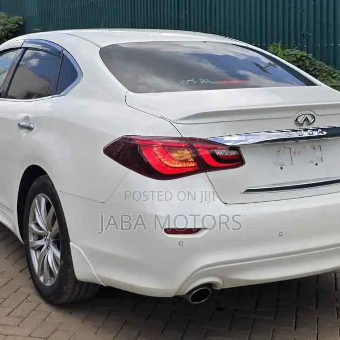 Nissan Fuga 2018 White