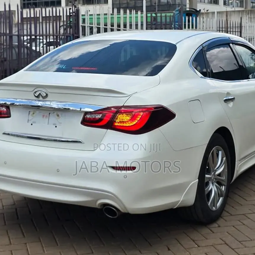 Nissan Fuga 2018 White