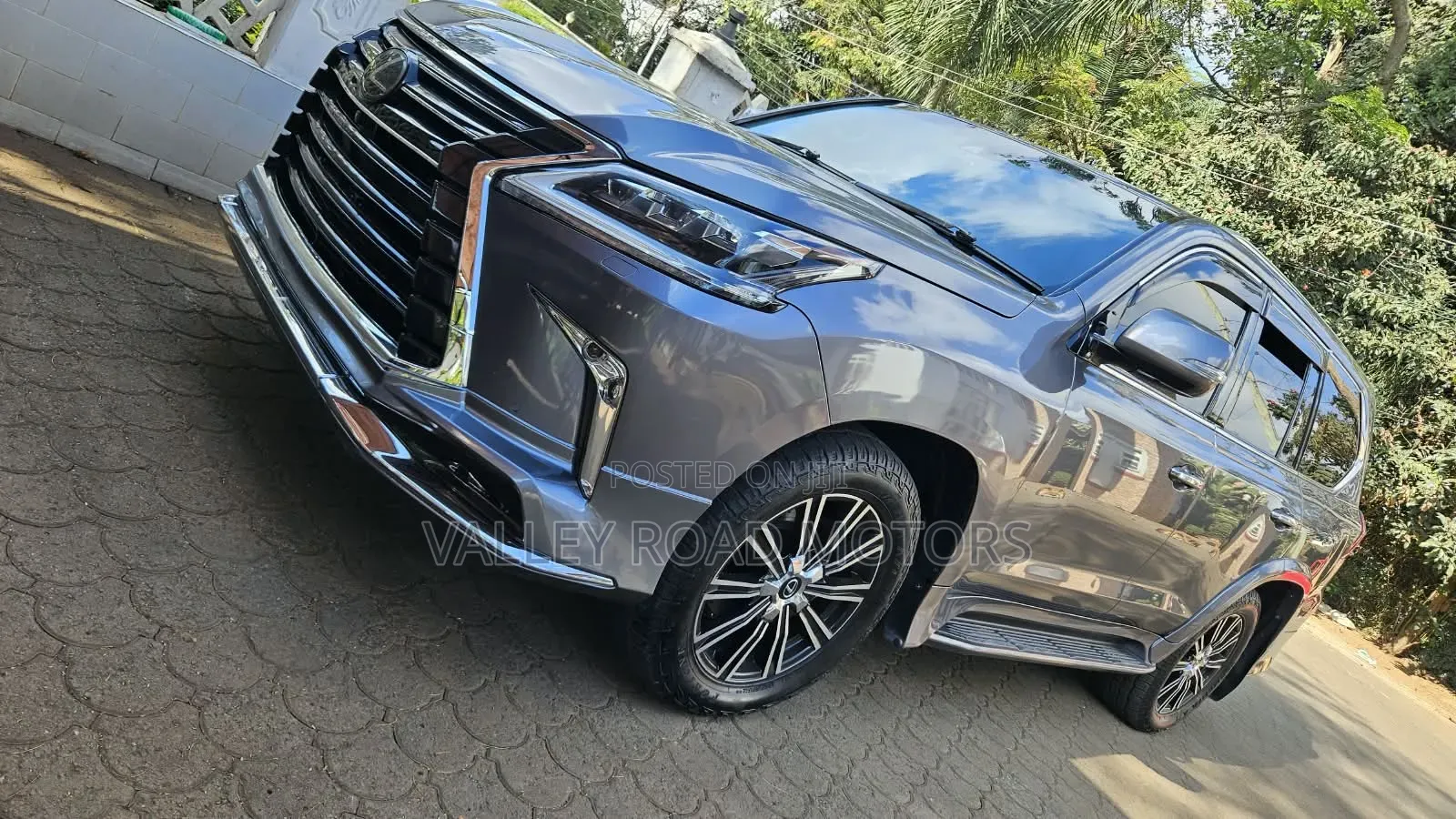 Lexus LX 2016 Silver
