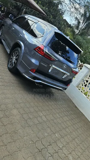 Lexus LX 2016 Silver