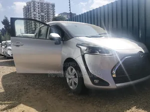Toyota Sienta 1.5 AWD 2019 Silver