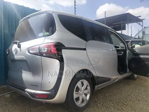 Toyota Sienta 1.5 AWD 2019 Silver