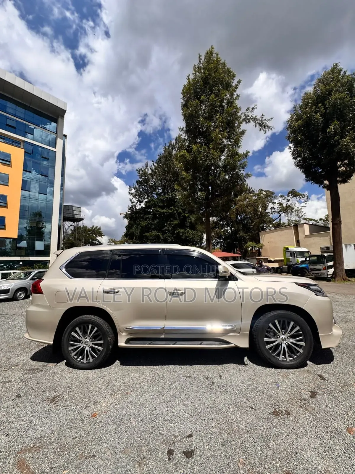 New Lexus LX 2016 Gold