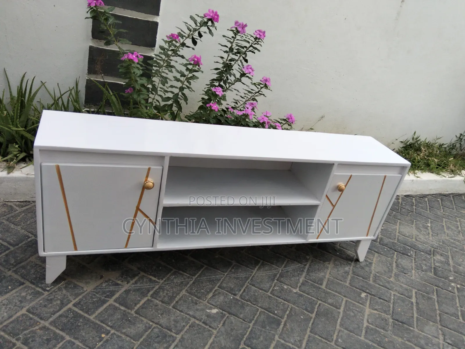 5 Ft TV Stand (With Strips)
