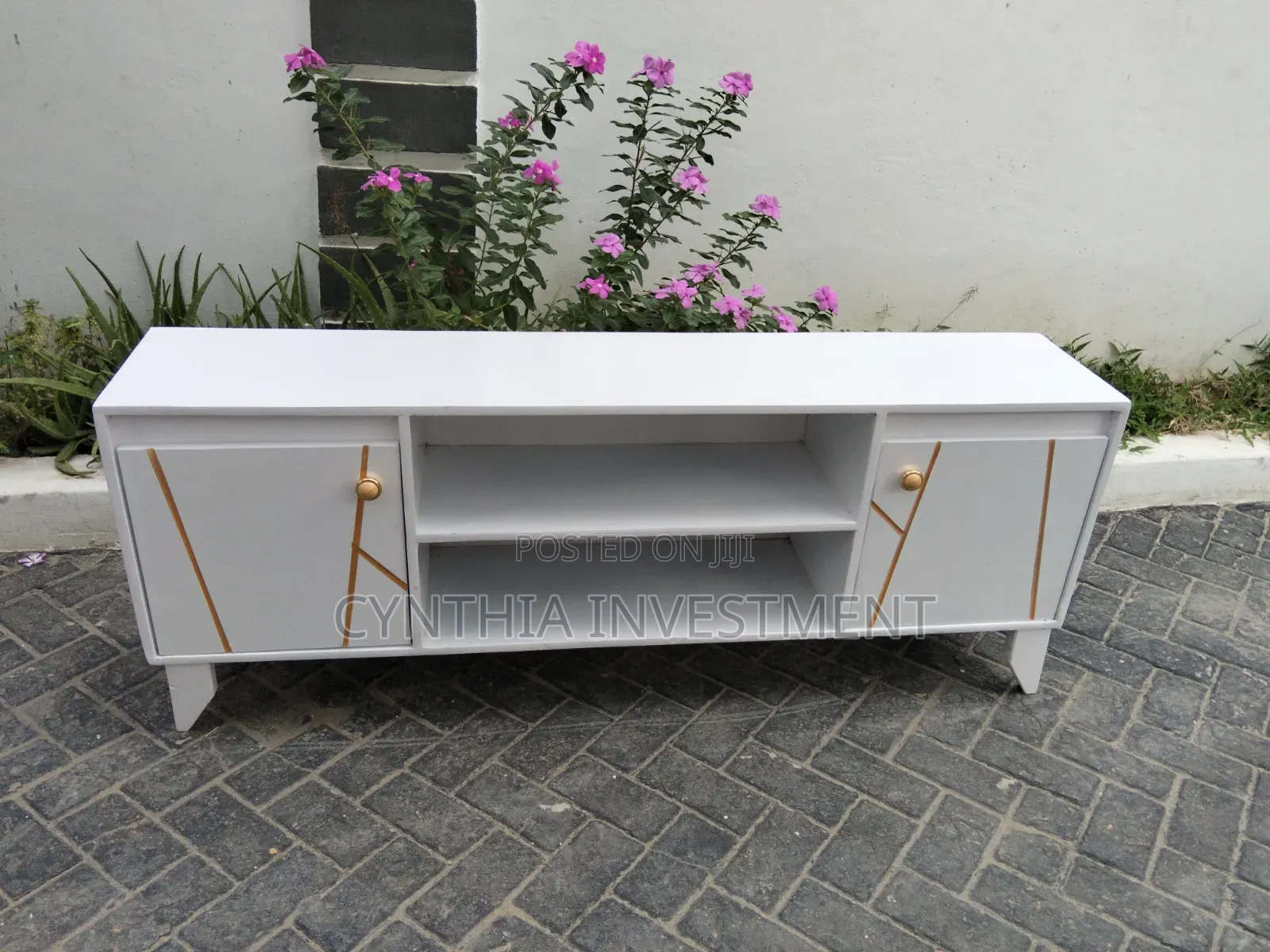 5 Ft TV Stand (With Strips)