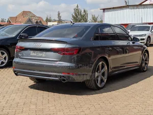 Audi A4 2.0T ultra Premium FWD 2018 Gray