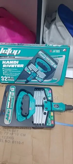 Hand Riveter / Rivet Gun, Model JA7005.