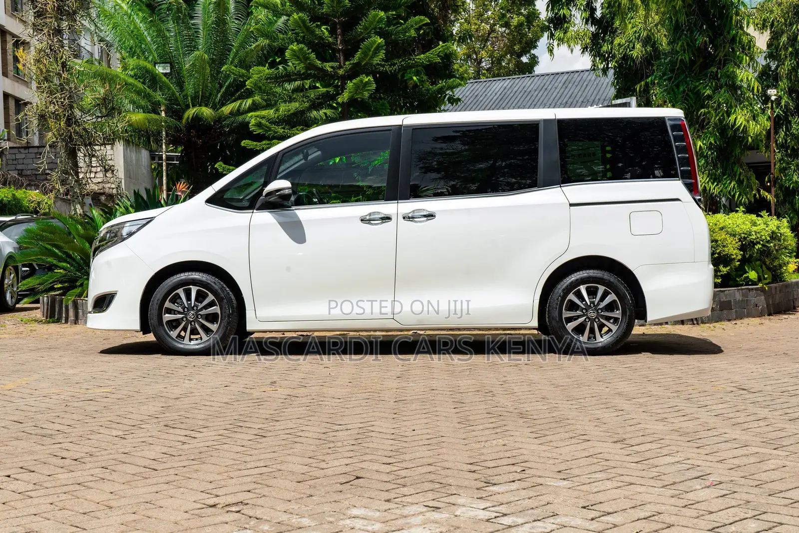 Toyota Esquire 2.0 AWD (7 seater) 2019 White