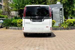 Toyota Esquire 2.0 AWD (7 seater) 2019 White