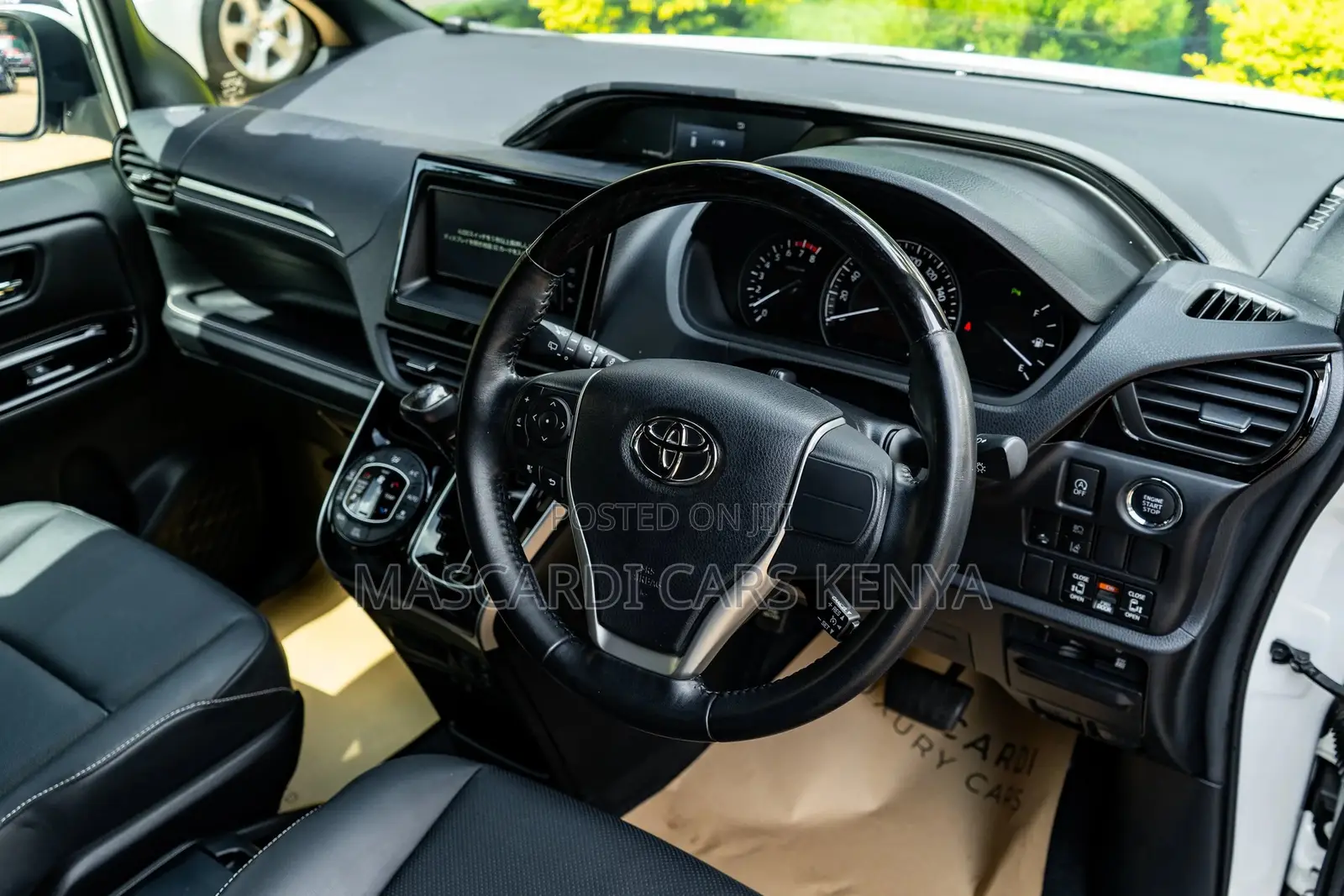 Toyota Esquire 2.0 AWD (7 seater) 2019 White