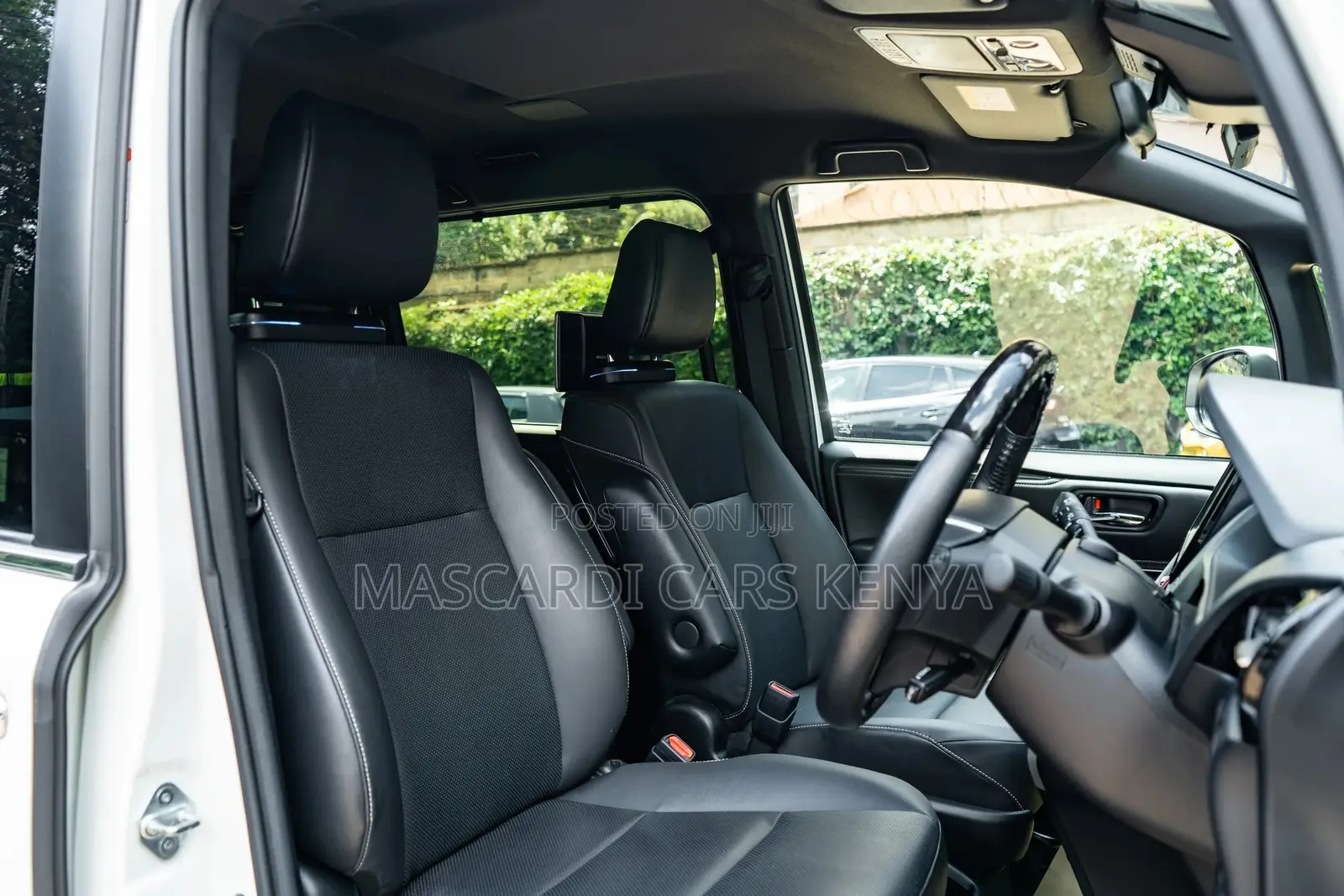 Toyota Esquire 2.0 AWD (7 seater) 2019 White