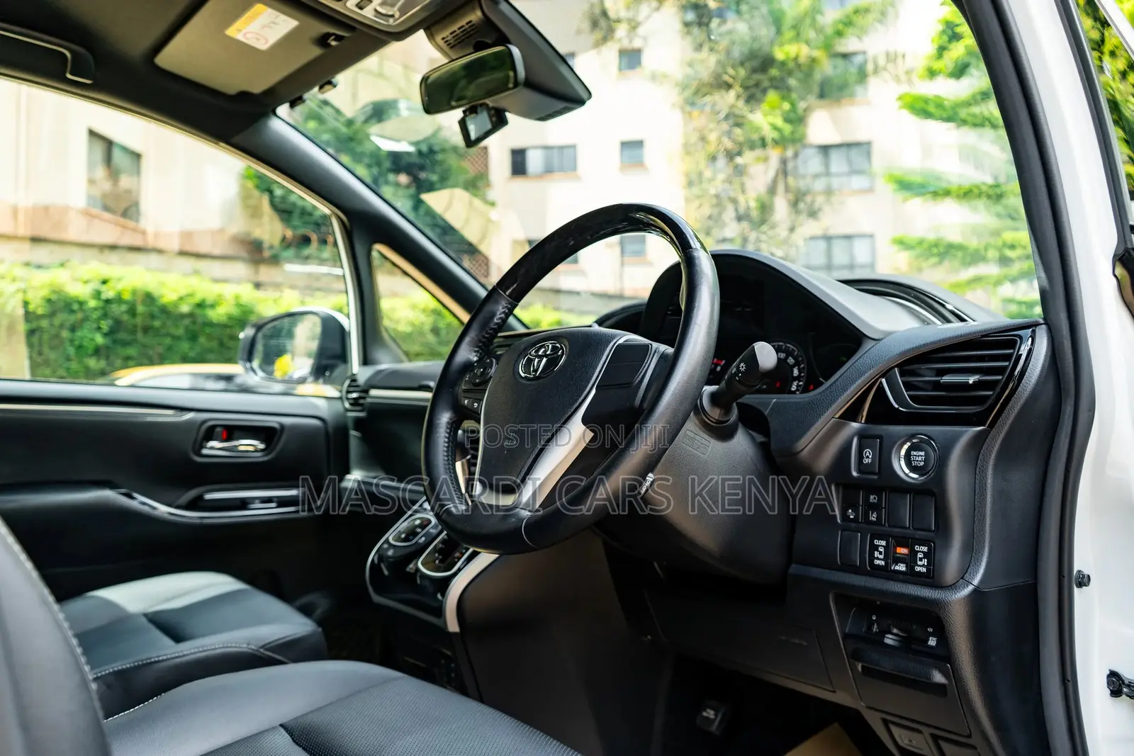 Toyota Esquire 2.0 AWD (7 seater) 2019 White