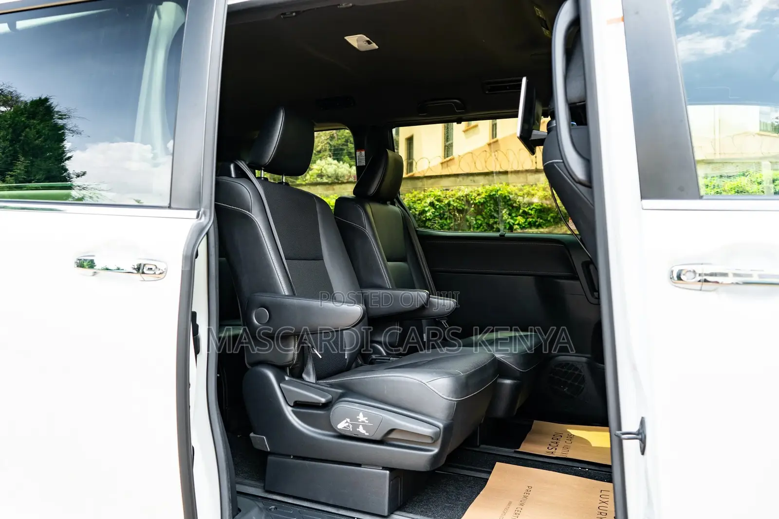 Toyota Esquire 2.0 AWD (7 seater) 2019 White