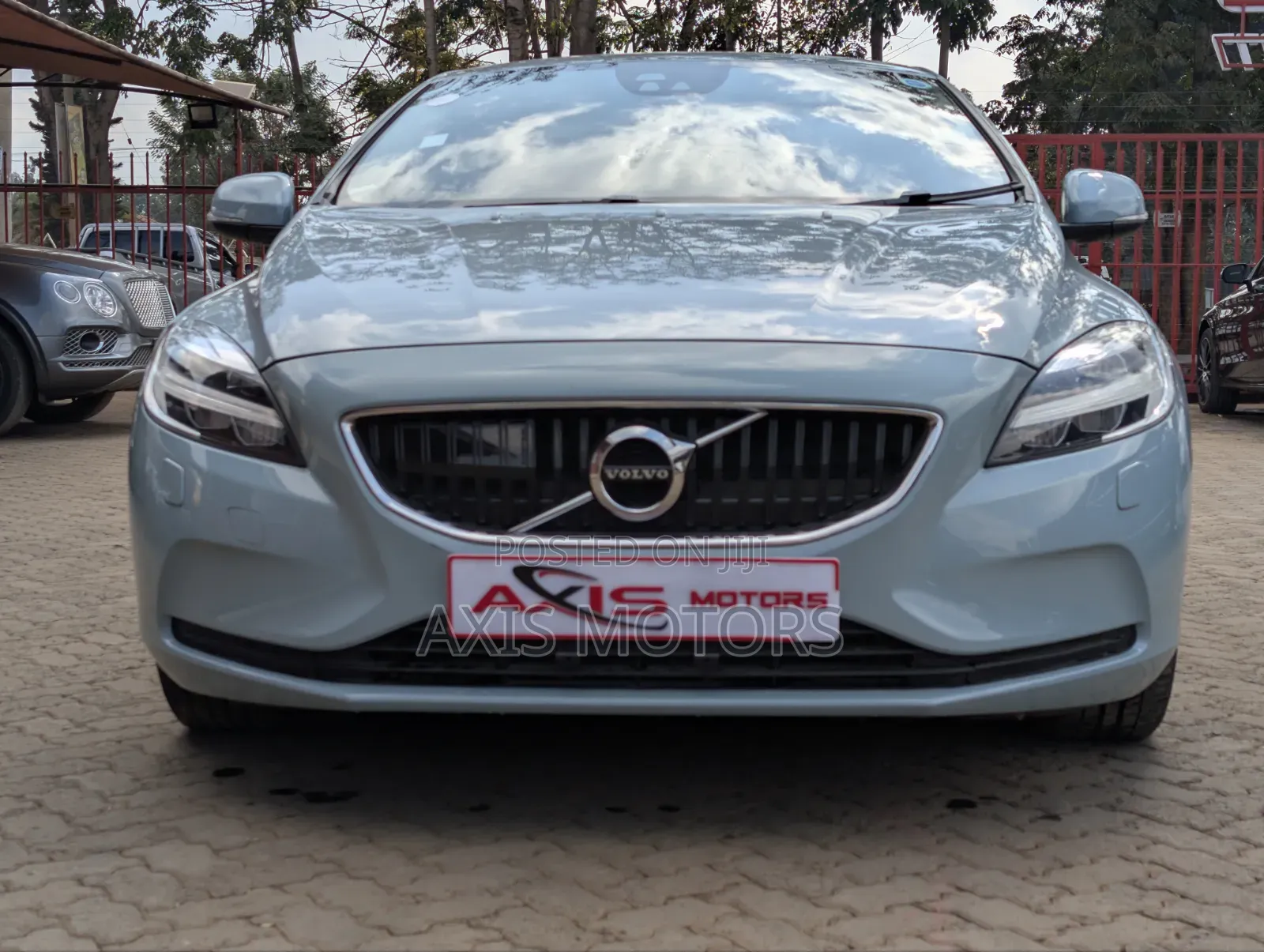 Volvo V40 2019 Gray