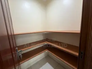4bdrm Apartment in Valley Arcade for rent