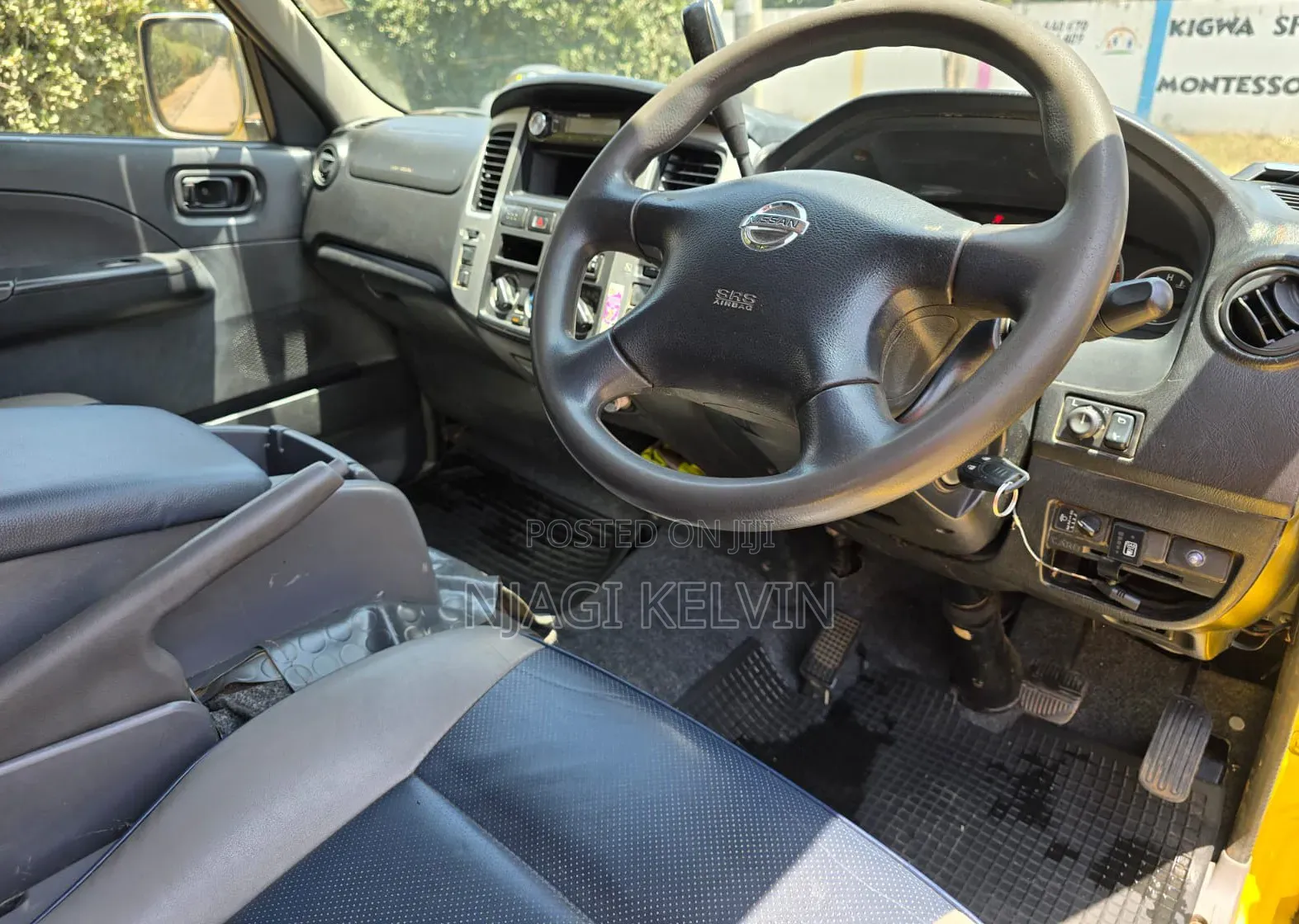 Nissan Caravan (Urvan) 2010 Yellow